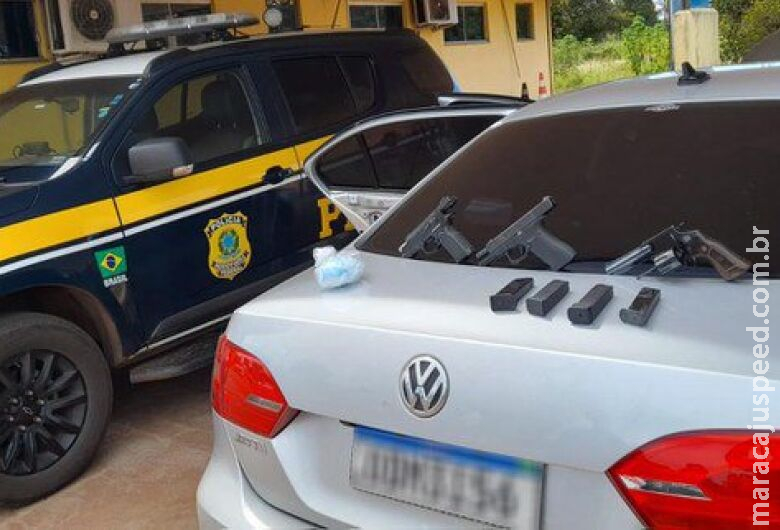 Motorista é preso transportando armas, carregadores e cocaína