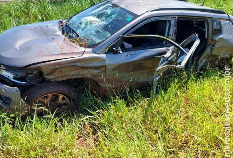 Motorista fica preso às ferragens em acidente envolvendo três veículos Motorista fica preso às ferragens em acidente envolvendo três veículos