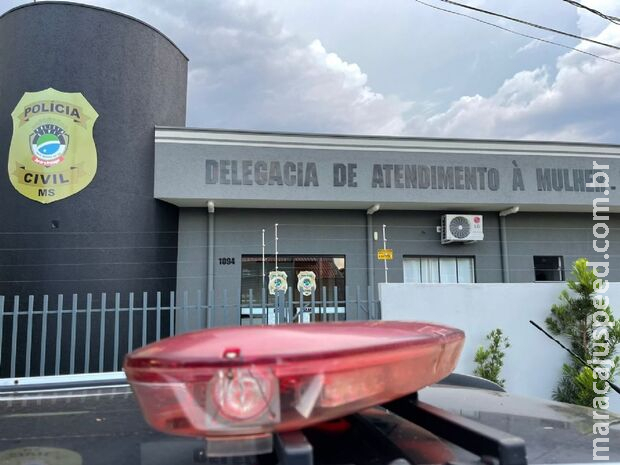 Mulher foge pela janela para fugir de agressões do ex Mulher foge pela janela para fugir de agressões do ex