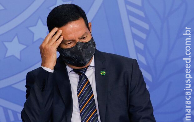 “Não vamos mais pagar R$ 4 por litro de gasolina”, avalia Mourão “Não vamos mais pagar R$ 4 por litro de gasolina”, avalia Mourão