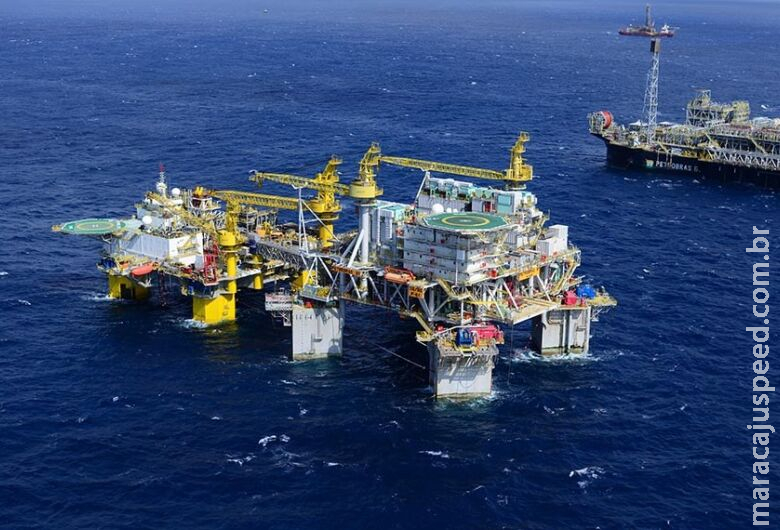 Petróleo sobe e Pacheco defende urgência na votação de PLs sobre combustíveis Petróleo sobe e Pacheco defende urgência na votação de PLs sobre combustíveis