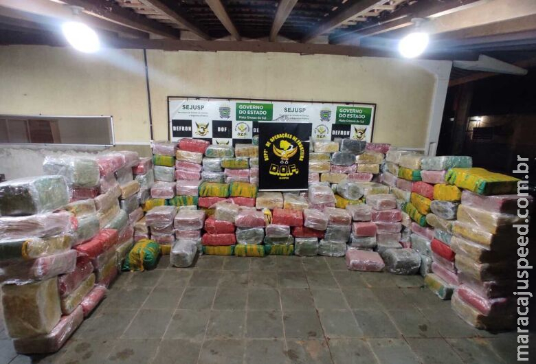 Polícia apreende mais de 5,5t de maconha em imóvel abandonado Polícia apreende mais de 5,5t de maconha em imóvel abandonado