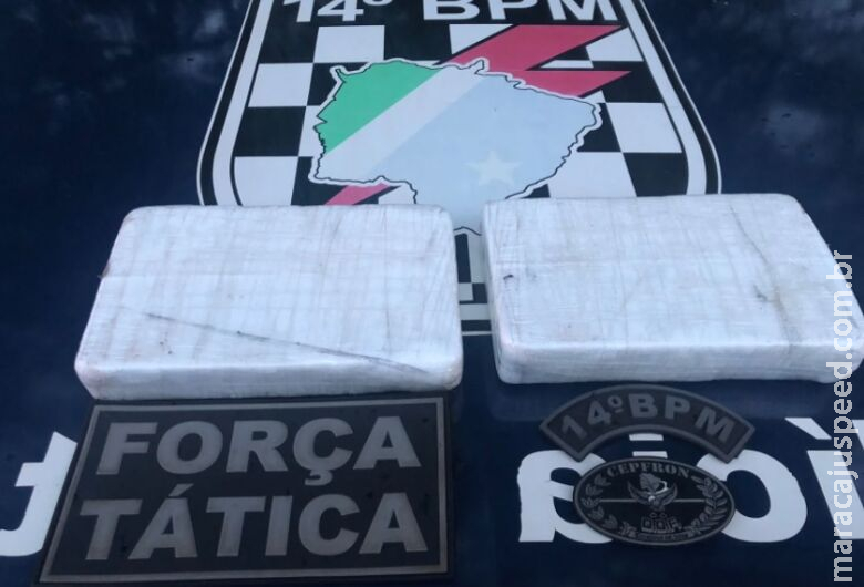 Polícia prende homens com maconha e cocaína em transporte coletivo Polícia prende homens com maconha e cocaína em transporte coletivo