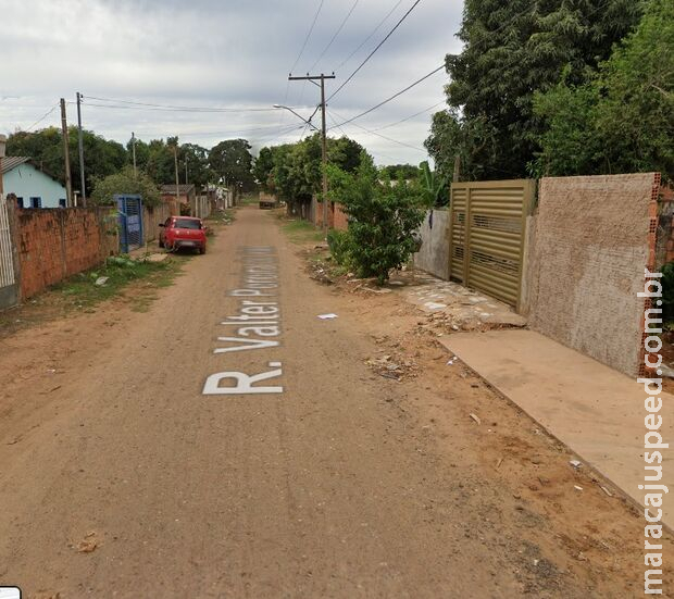 Rapaz é assassinado dentro de boca de fumo no Parque Lageado Rapaz é assassinado dentro de boca de fumo no Parque Lageado