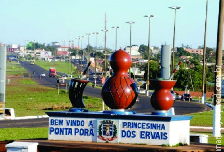 Rapaz é preso com droga escondida em galões de tinta Rapaz é preso com droga escondida em galões de tinta