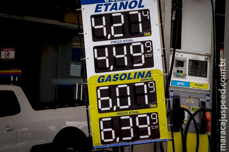 Senado aprova fundo para estabilizar preço do combustível e cria auxílio-gasolina de até R$ 300