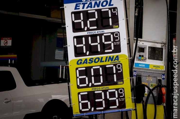 Senado aprova fundo para estabilizar preço do combustível e cria auxílio-gasolina de até R$ 300 Senado aprova fundo para estabilizar preço do combustível e cria auxílio-gasolina de até R$ 300