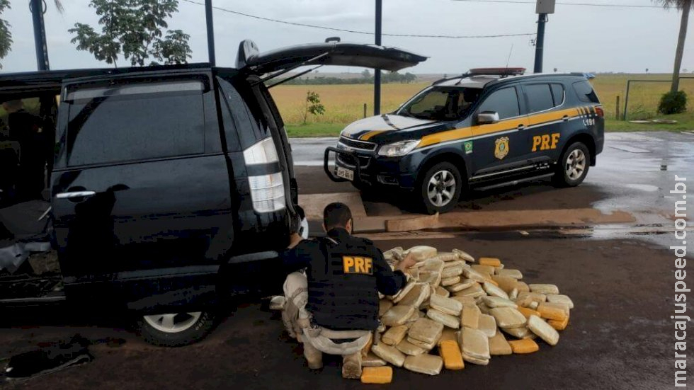 Sete pessoas são presas com 250 quilos de maconha em Caarapó Sete pessoas são presas com 250 quilos de maconha em Caarapó