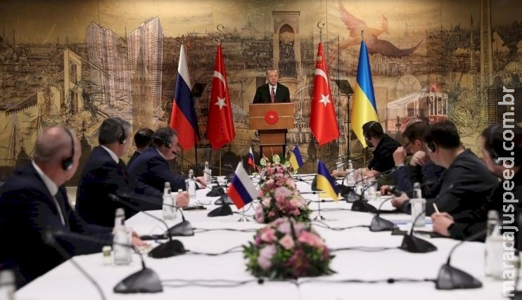 Ucrânia aceita neutralidade e Rússia concorda em reduzir ataques a Kiev e região Ucrânia aceita neutralidade e Rússia concorda em reduzir ataques a Kiev e região