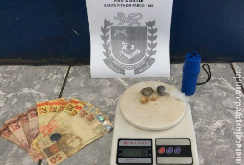 Adolescente é apreendido com drogas e dinheiro Adolescente é apreendido com drogas e dinheiro