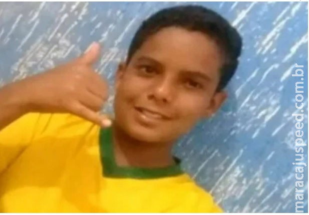 Adolescente morre após cair com bicicleta em buraco de obra Adolescente morre após cair com bicicleta em buraco de obra