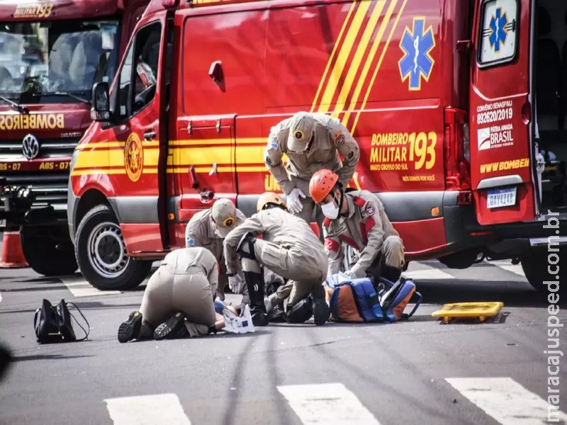 Ao atravessar na faixa de pedestre, mulher é atropelada por motociclista no Jardim Bela Vista Ao atravessar na faixa de pedestre, mulher é atropelada por motociclista no Jardim Bela Vista