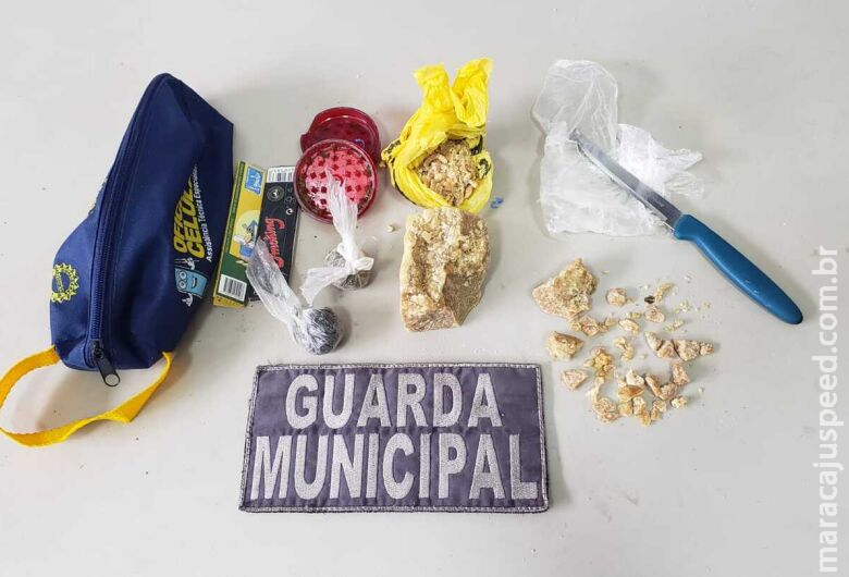 Após disparar arma de fogo em casa, homem é preso com drogas Após disparar arma de fogo em casa, homem é preso com drogas