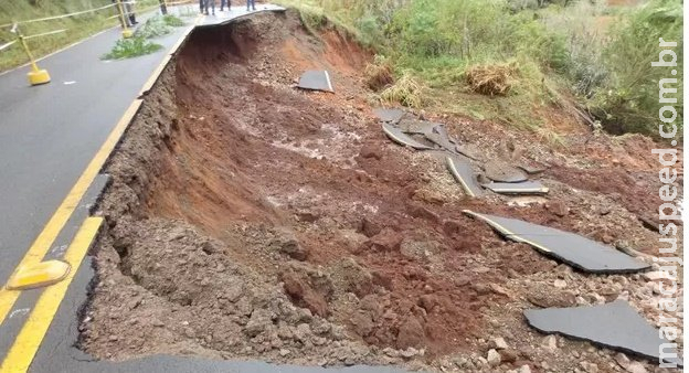 Atenção! Chuva abre buraco em rodovia que liga Dourados a Itaporã 