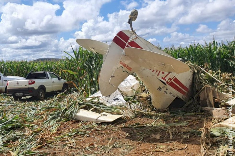 Avião cai em plantação de milho na zona rural do Entorno do DF Avião cai em plantação de milho na zona rural do Entorno do DF