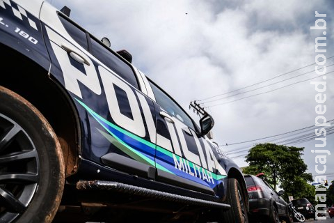 Bandidos trocam tiros com PM após assaltarem posto de combustíveis nas Moreninhas e um vai preso