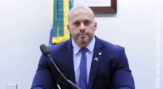 Bolsonaro perdoa pena e concede indulto a Daniel Silveira, condenado pelo STF Bolsonaro perdoa pena e concede indulto a Daniel Silveira, condenado pelo STF