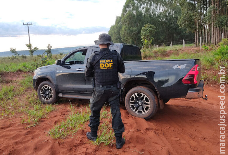 Caminhonete levada por bandidos em Minas Gerais é abandonada às margens de rodovia de MS Caminhonete levada por bandidos em Minas Gerais é abandonada às margens de rodovia de MS