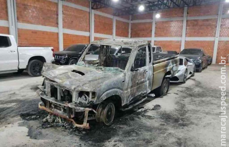 Carro que pertencia à família de ‘pastor do tráfico’ é incendiado no Paraguai Carro que pertencia à família de ‘pastor do tráfico’ é incendiado no Paraguai