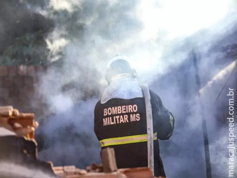 Casa é destruída por incêndio em Campo Grande; vizinhos tentaram apagar fogo Casa é destruída por incêndio em Campo Grande; vizinhos tentaram apagar fogo