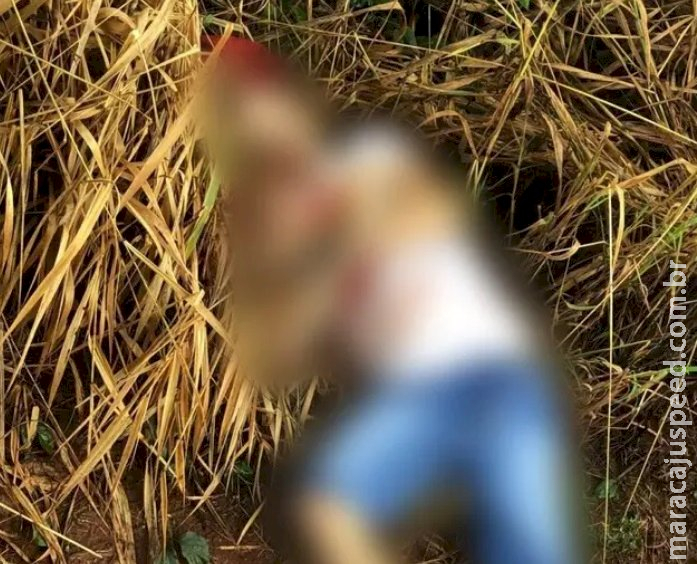 Com as mãos amarradas, homem é executado em estrada na fronteira Com as mãos amarradas, homem é executado em estrada na fronteira
