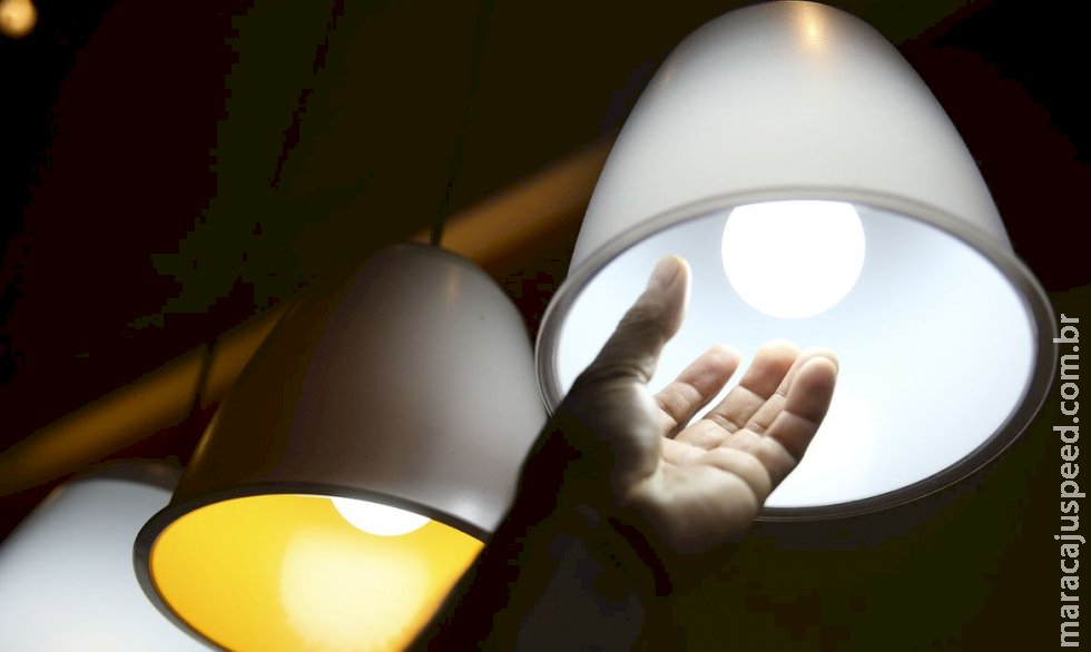 Conta de luz deixa de ter cobrança extra a partir deste sábado (16) Conta de luz deixa de ter cobrança extra a partir deste sábado (16)