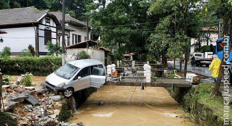 Defesa Civil aciona sirenes e alerta para fortes chuvas em Petrópolis Defesa Civil aciona sirenes e alerta para fortes chuvas em Petrópolis