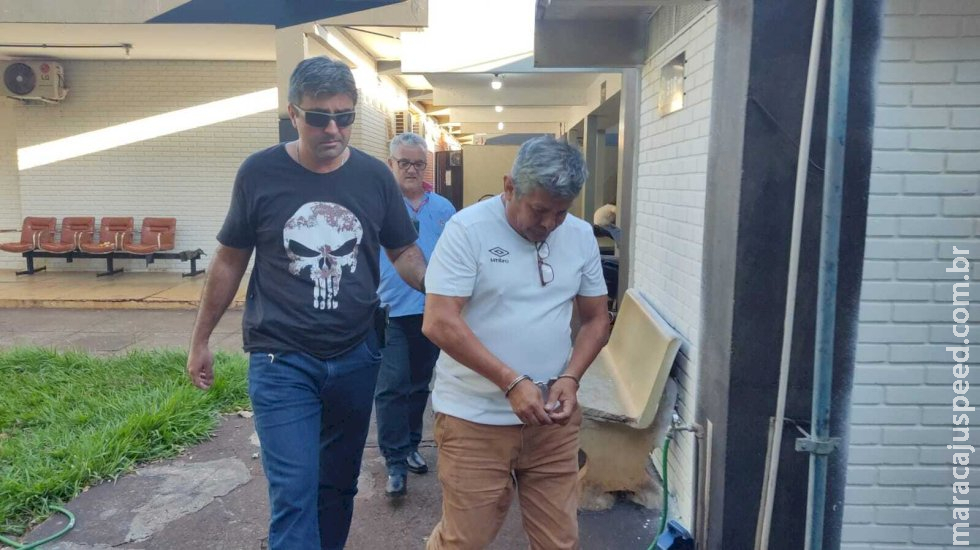 Dupla é presa com joias roubadas em assalto onde idosos foram feitos reféns Dupla é presa com joias roubadas em assalto onde idosos foram feitos reféns