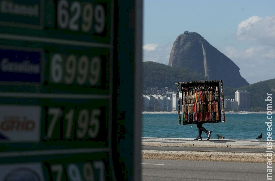 Em 2 anos de pandemia, supermercado subiu 31%, conta de luz 33% e gasolina 44% Em 2 anos de pandemia, supermercado subiu 31%, conta de luz 33% e gasolina 44%