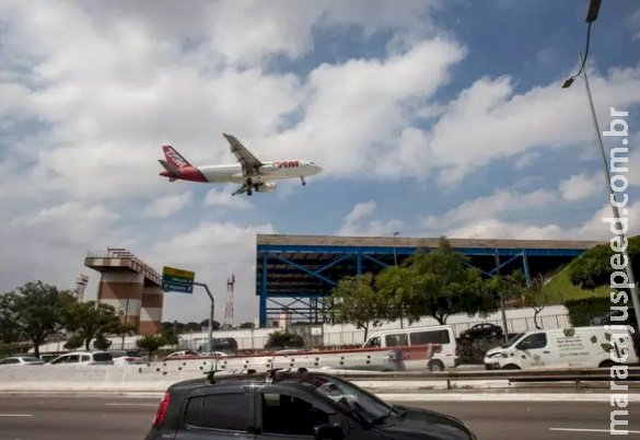 Governo deixa de exigir quarentena a não vacinados que desembarcarem no Brasil Governo deixa de exigir quarentena a não vacinados que desembarcarem no Brasil