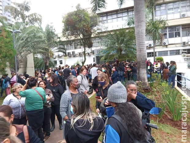 Grevistas marcam reunião às 14h com prefeito Marquinhos Trad Grevistas marcam reunião às 14h com prefeito Marquinhos Trad