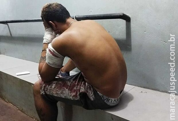 Homem é assassinado a facadas em Dourados; suspeito é preso em UPA Homem é assassinado a facadas em Dourados; suspeito é preso em UPA