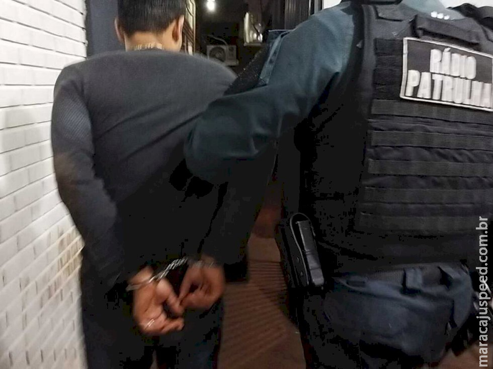 Homem é preso acusado de sequestrar mulher para roubar veículo Homem é preso acusado de sequestrar mulher para roubar veículo