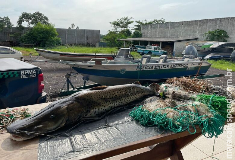 Homem é preso e multado em R$ 1,3 mil praticando pesca com redes