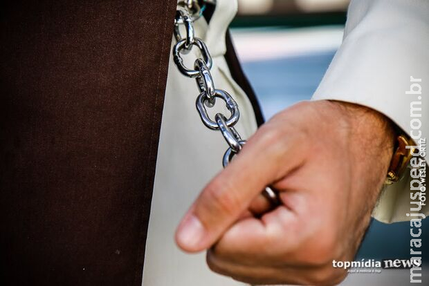 Homem é preso por agredir e lesionar tímpano da namorada em Campo Grande