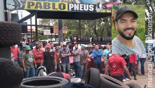 Homem que estava em Jeep é executado na fronteira Homem que estava em Jeep é executado na fronteira
