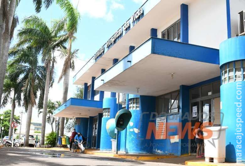 Idoso morre em hospital de Dourados após cair de telhado e bater a cabeça Idoso morre em hospital de Dourados após cair de telhado e bater a cabeça