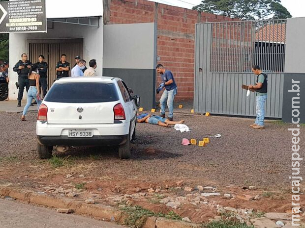 Imagem registra muitos tiros, desespero e gritaria durante execução de homem em Campo Grande Imagem registra muitos tiros, desespero e gritaria durante execução de homem em Campo Grande