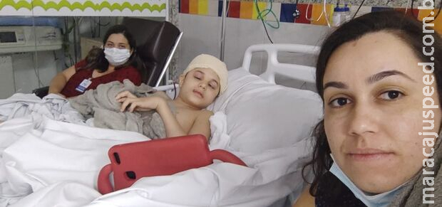Mãe pede ajuda para pagar cirurgia do filho de 9 anos internado em hospital no Paraná Mãe pede ajuda para pagar cirurgia do filho de 9 anos internado em hospital no Paraná