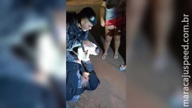 Mãe pede socorro aos prantos e policiais salvam bebê no Colibri 