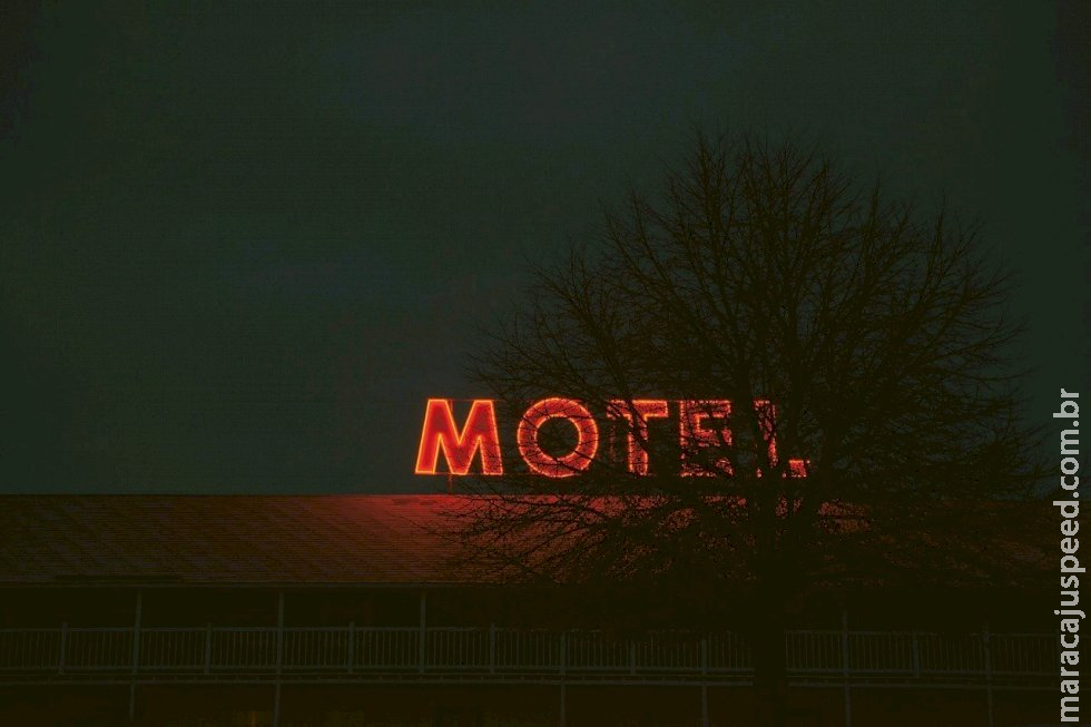 Menino de 7 anos é flagrado em motel com a mãe e mais 3 pessoas Menino de 7 anos é flagrado em motel com a mãe e mais 3 pessoas
