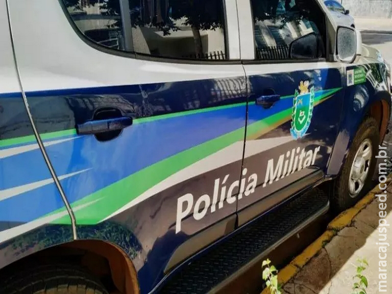 ‘Meu pai é polícia’: Motorista tenta se livrar de prisão após colidir em muro de borracharia