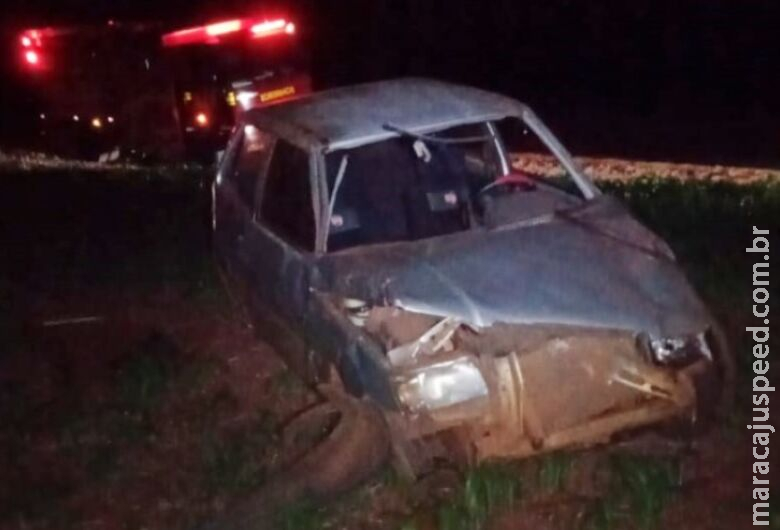 Motorista arremessado de carro após capotamento fraturou a coluna Motorista arremessado de carro após capotamento fraturou a coluna