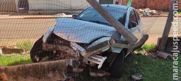 Motorista perde controle e invade área de creche em Rio Brilhante Motorista perde controle e invade área de creche em Rio Brilhante