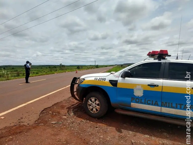Motorista que contrabandeava cigarros morre em capotamento durante fuga na MS-040