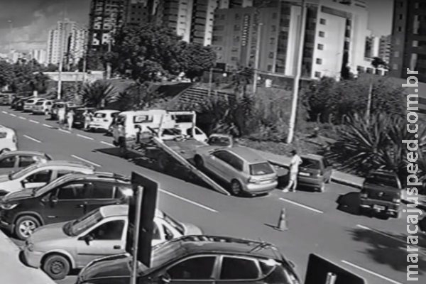 Mulher é presa por fazer parte de quadrilha que furtava veículos através de guincho em Campo Grande