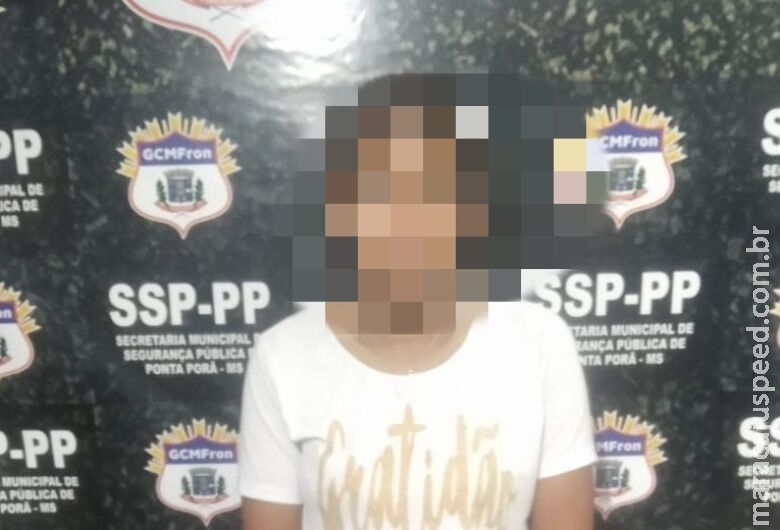 Mulher é presa viajando com mala recheada de maconha e filha de dois anos Mulher é presa viajando com mala recheada de maconha e filha de dois anos