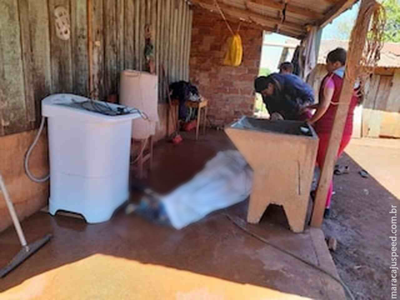 Mulher morre eletrocutada enquanto lavava roupa em cidade paraguaia Mulher morre eletrocutada enquanto lavava roupa em cidade paraguaia