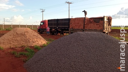 No Quebra Coco, ladrões sobem em poste e levam transformador avaliado em quase R$20 mil reais nas Obras do Abatedouro Suínos No Quebra Coco, ladrões sobem em poste e levam transformador avaliado em quase R$20 mil reais nas Obras do Abatedouro Suínos