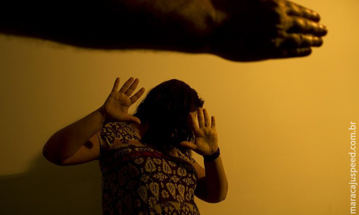 Nova lei prevê prisão para servidor que destratar vítima de violência Nova lei prevê prisão para servidor que destratar vítima de violência